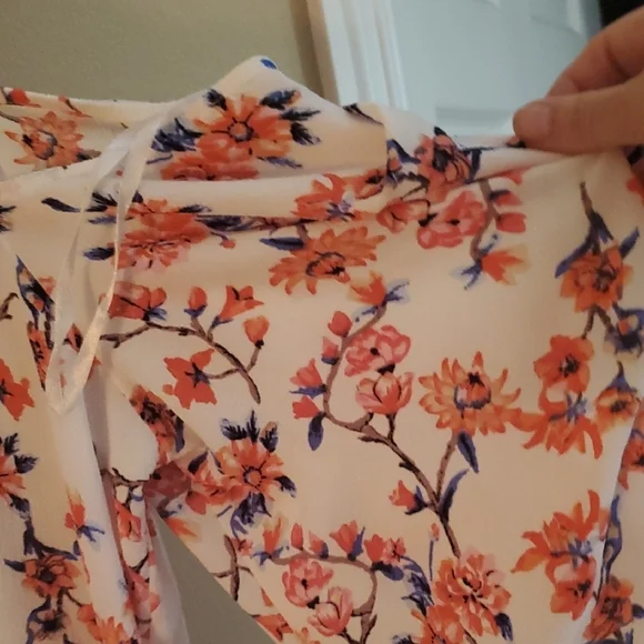 Love J Floral Dress with Lace Detail And Peek A Boo Sholders - Picture 4 of 11